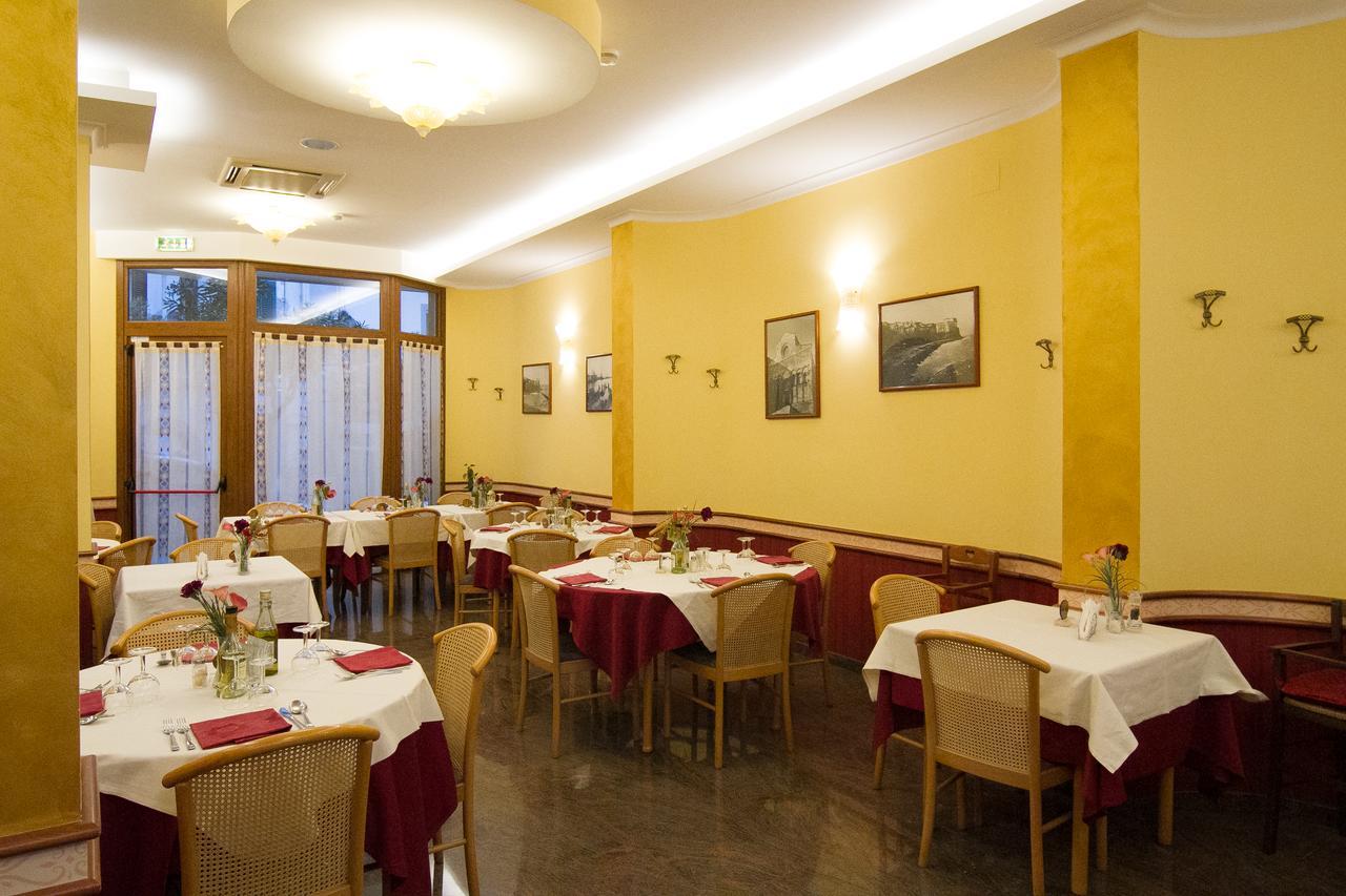 Pensione Al Pescatore Termoli Exterior photo